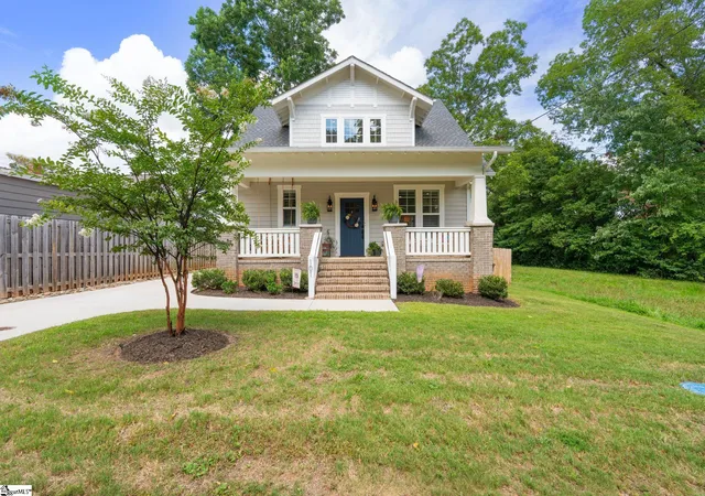 Photo 2 of Single family home for sale at 101 Parris Ave, Greenville, SC 29605 | MLS# 1598716 | Listing updated on 2026-10-02