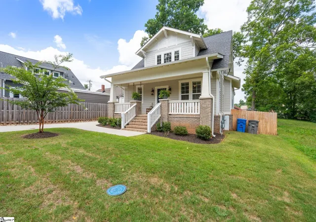 Photo 3 of Single family home for sale at 101 Parris Ave, Greenville, SC 29605 | MLS# 1598716 | Listing updated on 2026-10-02