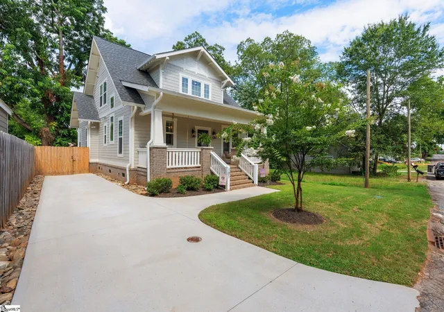 Photo 3 of Single family home for sale at 101 Parris Ave, Greenville, SC 29605 | MLS# 1598716 | Listing updated on 2026-10-02