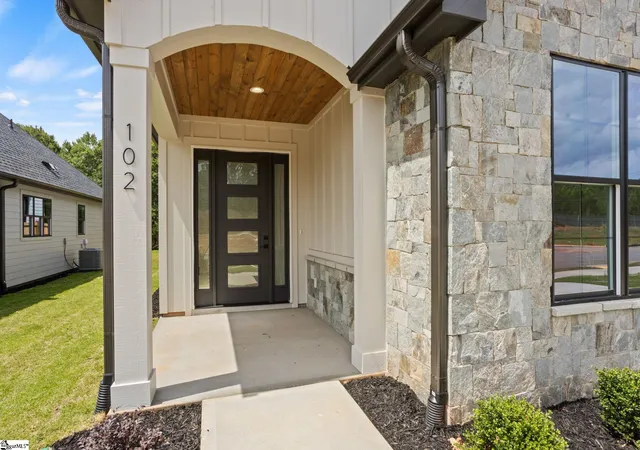 Photo 3 of Single family home for sale at 102 Adrian Wy, Simpsonville, SC 29680 | MLS# 1600608 | Listing updated on 2026-09-04
