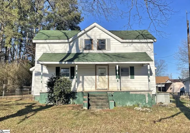 Photo 1 of Single family home for sale at 405 E Frederick St, Gaffney, SC 29340 | MLS# 1577319 | Listing updated on 2025-12-17