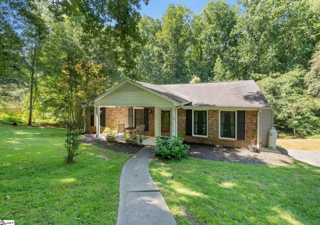 Photo 2 of Single family home for sale at 12 Virginia Ave, Travelers Rest, SC 29690 | MLS# 1602159 | Listing updated on 2026-08-27