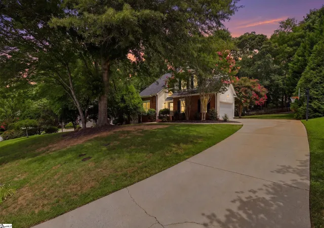 Photo 2 of Single family home for sale at 3 Huntsman Ct, Simpsonville, SC 29680 | MLS# 1598740 | Listing updated on 2026-10-14