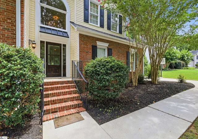 Photo 3 of Single family home for sale at 3 Huntsman Ct, Simpsonville, SC 29680 | MLS# 1598740 | Listing updated on 2026-10-14