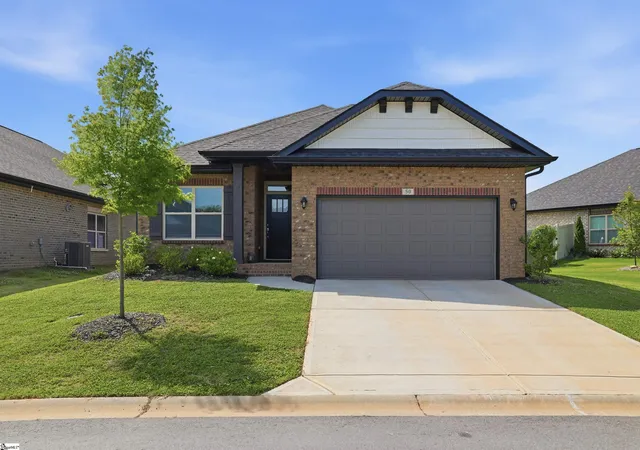 Photo 1 of Single family home for sale at 50 Woodcross Dr, Simpsonville, SC 29681 | MLS# 1594586 | Listing updated on 2026-09-27