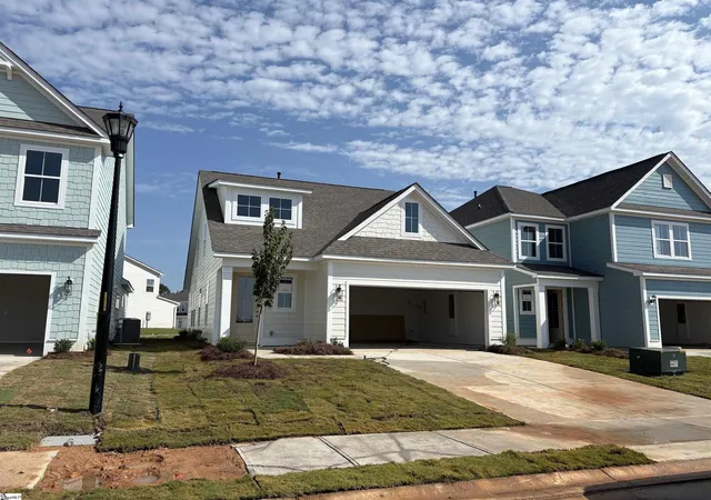 Photo 2 of Single family home for sale at 8 Whirlwind Wy, Simpsonville, SC 29681 | MLS# 1599724 | Listing updated on 2026-08-31