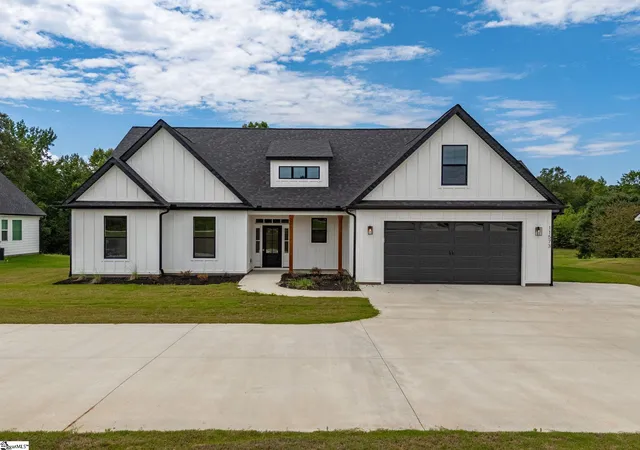 Photo 1 of Single family home for sale at 11573 New Cut Rd, Campobello, SC 29322 | MLS# 1565358 | Listing updated on 2026-07-25