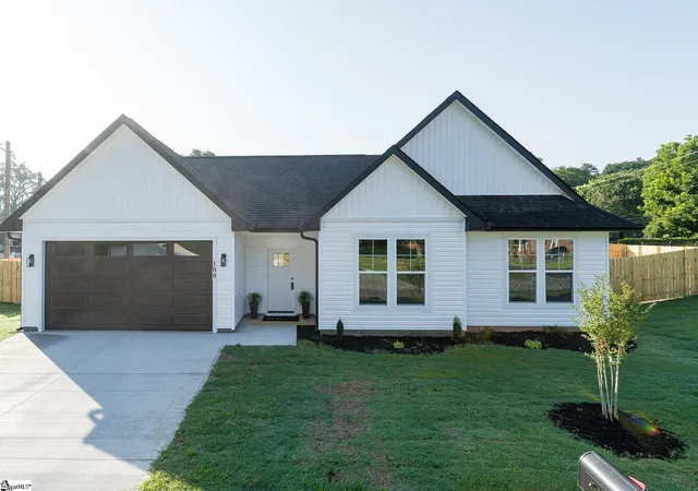 Homes for sale in Wellford, SC | 100 Cottage St, Wellford, SC 29385 | MLS# 1590745