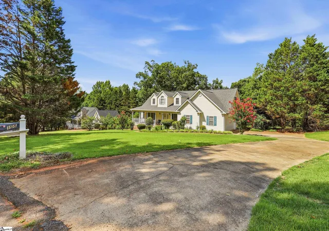 Photo 3 of Single family home for sale at 105 Taxiway Ave, Easley, SC 29640 | MLS# 1599699 | Listing updated on 2026-10-26