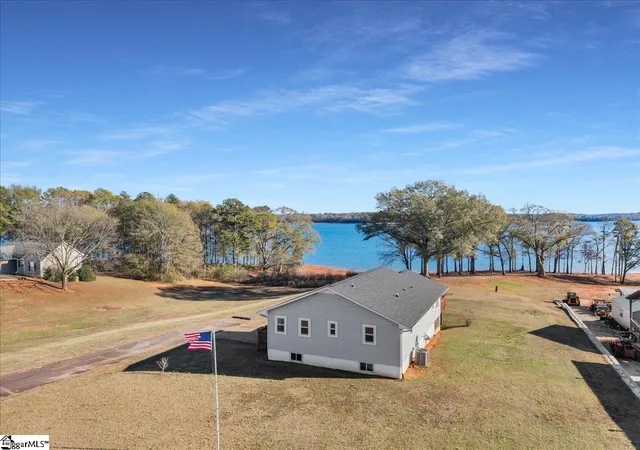 Photo 2 of Single family home for sale at 103 Windy Pt S, Townville, SC 29689 | MLS# 1577263 | Listing updated on 2026-08-18