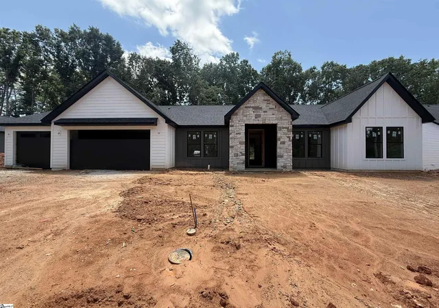 Photo 1 of Single family home for sale at 3 Inverray Dr, Taylors, SC 29687 | MLS# 1584228 | Listing updated on 2026-07-26