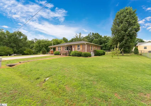 Photo 3 of Single family home for sale at 114 1st St, Central, SC 29630 | MLS# 1594415 | Listing updated on 2026-09-17