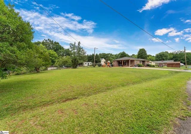 Photo 4 of Single family home for sale at 114 1St St, Central, SC 29630 | MLS# 1594415 | Listing updated on 2026-09-17