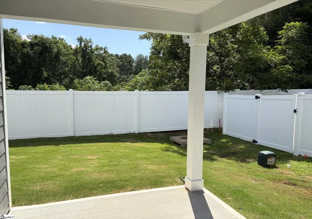 Photo 3 of Townhouse for sale at 607 Autumn Lake Rd, Simpsonville, SC 29681 | MLS# 1586537 | Listing updated on 2026-09-25