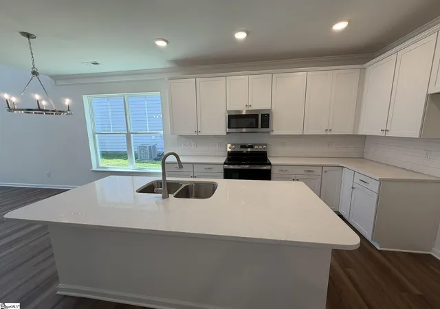 Photo 4 of Townhouse for sale at 607 Autumn Lake Rd, Simpsonville, SC 29681 | MLS# 1586537 | Listing updated on 2026-09-25