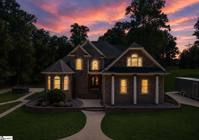 Photo 1 of Single family home for sale at 102 Point Bluff Ct, Inman, SC 29349 | MLS# 1596227 | Listing updated on 2026-07-29