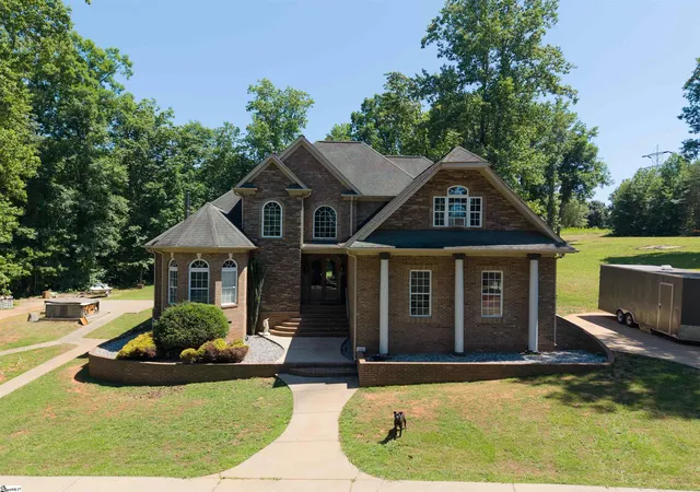 Photo 2 of Single family home for sale at 102 Point Bluff Ct, Inman, SC 29349 | MLS# 1596227 | Listing updated on 2026-07-29