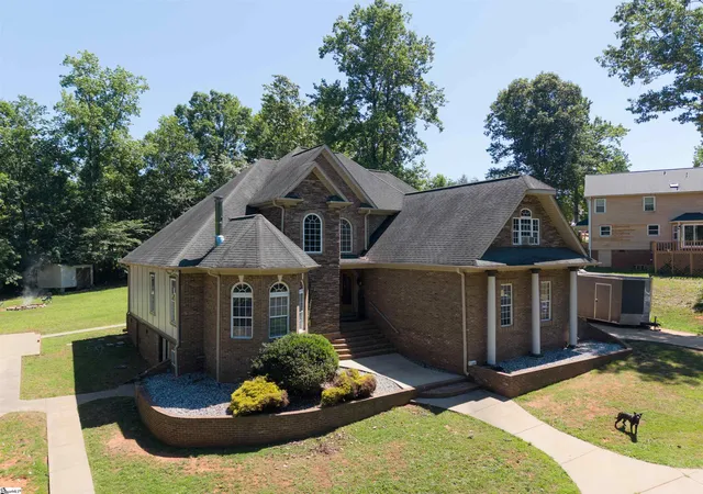 Photo 3 of Single family home for sale at 102 Point Bluff Ct, Inman, SC 29349 | MLS# 1596227 | Listing updated on 2026-07-29