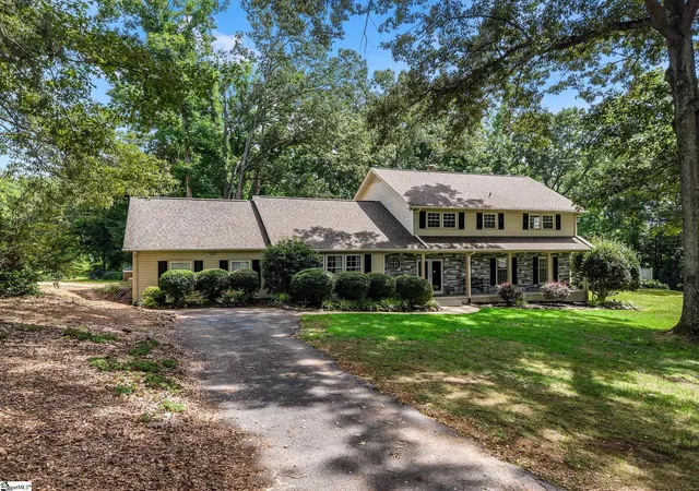 Photo 1 of Single family home for sale at 174 Green Lake Rd, Greenville, SC 29607 | MLS# 1598709 | Listing updated on 2026-09-17