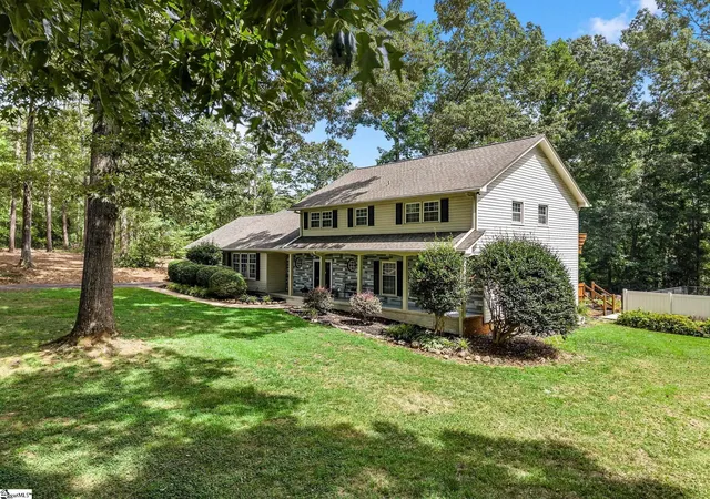 Photo 3 of Single family home for sale at 174 Green Lake Rd, Greenville, SC 29607 | MLS# 1598709 | Listing updated on 2026-09-17