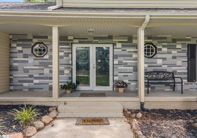 Photo 4 of Single family home for sale at 174 Green Lake Rd, Greenville, SC 29607 | MLS# 1598709 | Listing updated on 2026-09-17