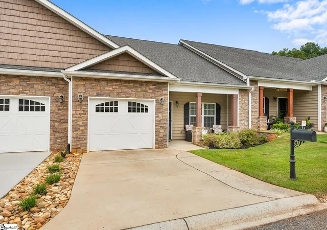 Photo 2 of Sale Pending at 52 Hillsborough Dr, Anderson, SC 29621 | MLS# 1600588 | Listing updated on 2026-08-21