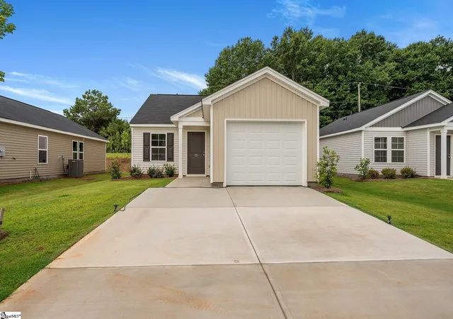 Photo 1 of Single family home for sale at 131 Cloverfield Ln, Spartanburg, SC 29303 | MLS# 1578660 | Listing updated on 2026-08-30