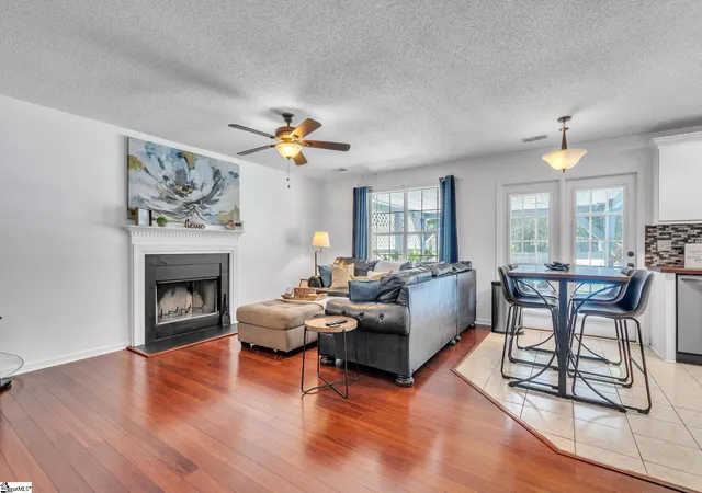 Photo 2 of Single family home for sale at 15 Willow Bend Dr, Taylors, SC 29687 | MLS# 1593932 | Listing updated on 2026-08-22