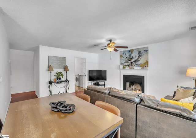 Photo 3 of Single family home for sale at 15 Willow Bend Dr, Taylors, SC 29687 | MLS# 1593932 | Listing updated on 2026-08-22