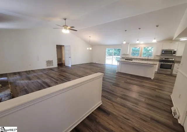 Photo 2 of Single family home for sale at 309 Seabury Dr, Greenville, SC 29615 | MLS# 1598396 | Listing updated on 2026-08-11