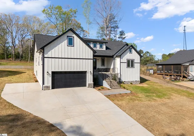 Photo 2 of Single family home for sale at 651 Narrow Cir, Inman, SC 29349 | MLS# 1593316 | Listing updated on 2026-08-26