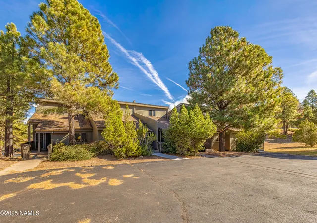 Listing Photo 2 - Condo for sale in building located at 5707 N Villa Cir, Flagstaff, AZ 86004 - Unit #789