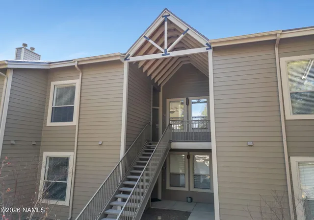 Listing Photo 2 - Condo for sale in building located at 1401 N 4Th St, Flagstaff, AZ 86004 - Unit #221