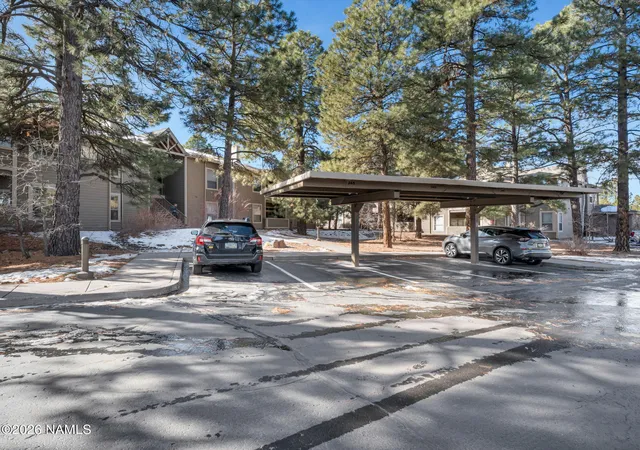 Listing Photo 4 - Condo for sale in building located at 1401 N 4Th St, Flagstaff, AZ 86004 - Unit #221