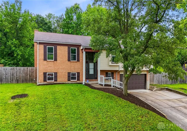 Photo 2 of Single family home for sale at 1153 King Richard Pkwy, Dayton, OH 45449 | MLS# 932103 | Listing updated on 2026-01-21