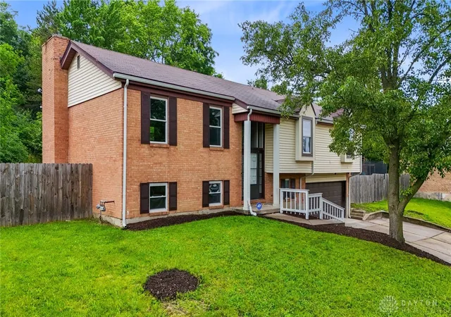 Photo 3 of Single family home for sale at 1153 King Richard Pkwy, Dayton, OH 45449 | MLS# 932103 | Listing updated on 2026-01-21