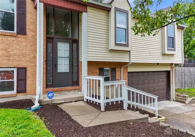 Photo 3 of Single family home for sale at 1153 King Richard Pkwy, Dayton, OH 45449 | MLS# 932103 | Listing updated on 2026-01-21