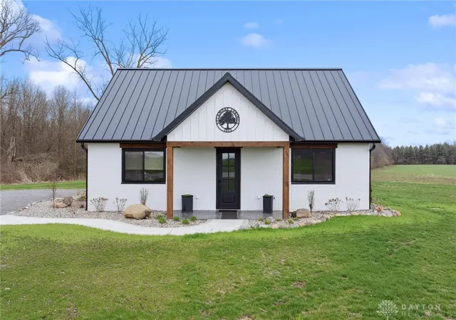 Photo 3 of Single family home for sale at 118 Elm Ct, Englewood, OH 45322 | MLS# 940138 | Listing updated on 2026-07-30