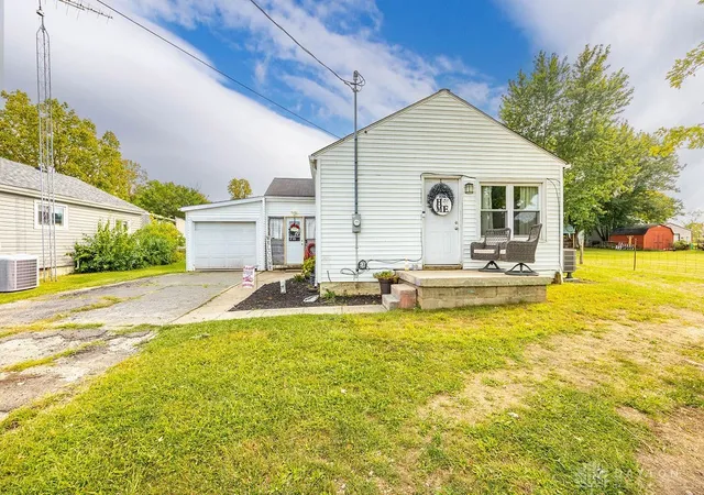 Homes for sale in Oxford, OH | 3849 Nichols Rd, Oxford, OH 45056 | MLS# 943819