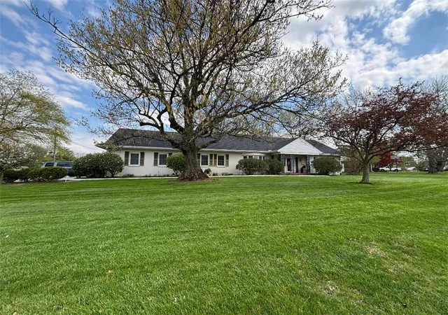 3rd image of 379 Virginia Cir, Wilmington, OH 45177 | MLS# 945443