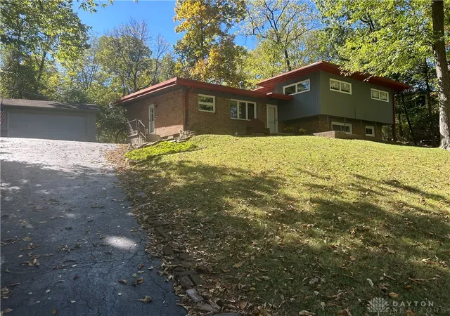 1st image of 1535 Winding Trl, Springfield, OH 45503 | MLS# 945712