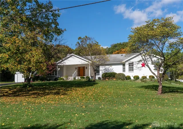 Homes for sale in Enon Vlg, OH | 6250 Fairfield Pike, Enon Vlg, OH 45323 | MLS# 946293