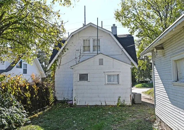 Homes for sale in Dayton, OH | 221 E Siebenthaler Ave, Dayton, OH 45405 | MLS# 947425