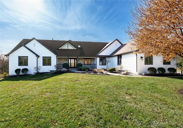 Photo 2 of Single family home for sale at 2693 E State Route 73, Waynesville, OH 45068 | MLS# 948243 | Listing updated on 2026-03-29