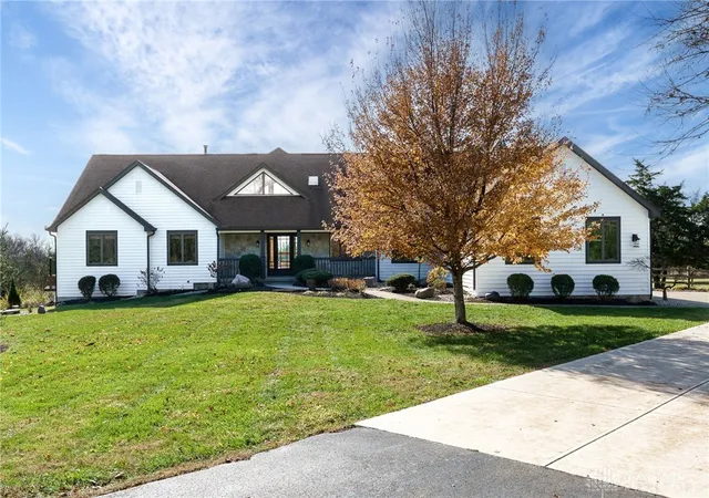 Photo 3 of Single family home for sale at 2693 E State Route 73, Waynesville, OH 45068 | MLS# 948243 | Listing updated on 2026-03-29