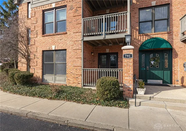 Listing Photo 2 - Condo for sale in building located at 791 Ashton Cir, Dayton, OH 45429 - Unit #103