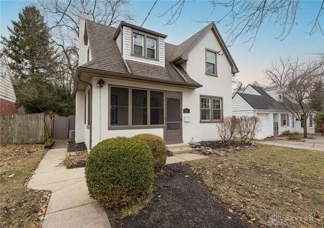 Homes for sale in Oakwood, OH | 560 Irving Ave, Oakwood, OH 45409 | MLS# 951185