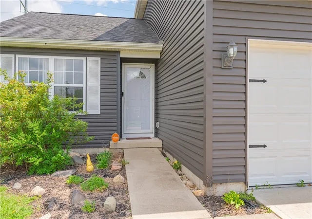 Homes for sale in Dayton, OH | 5746 Desoto St, Dayton, OH 45426 | MLS# 952067