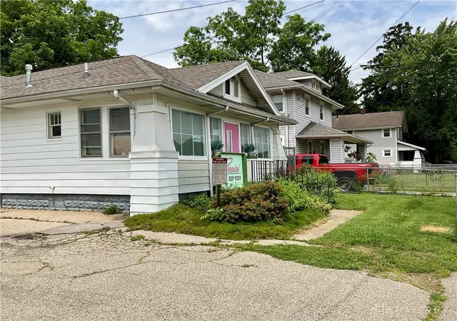 Photo 3 of Single family home for sale at 115 S Burnett Rd, Springfield, OH 45505 | MLS# 952098 | Listing updated on 2026-02-14