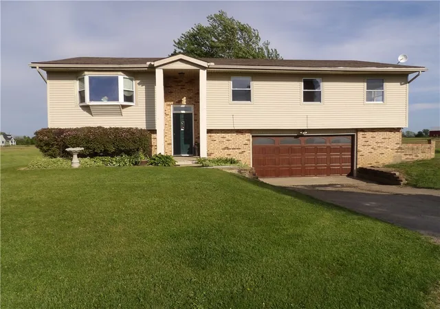 Homes for sale in Casstown, OH | 4505 N Alcony Conov Rd, Casstown, OH 45312 | MLS# 952265